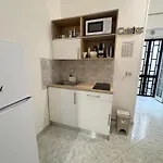 Newhouse Class باري