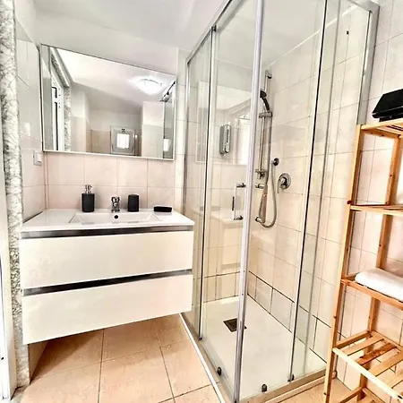 Newhouse Class * Μπάρι