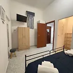 Newhouse Class Διαμέρισμα Μπάρι